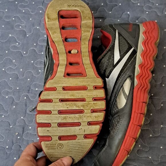 Reebok gray and red shoes size 9 - Picture 4 of 5